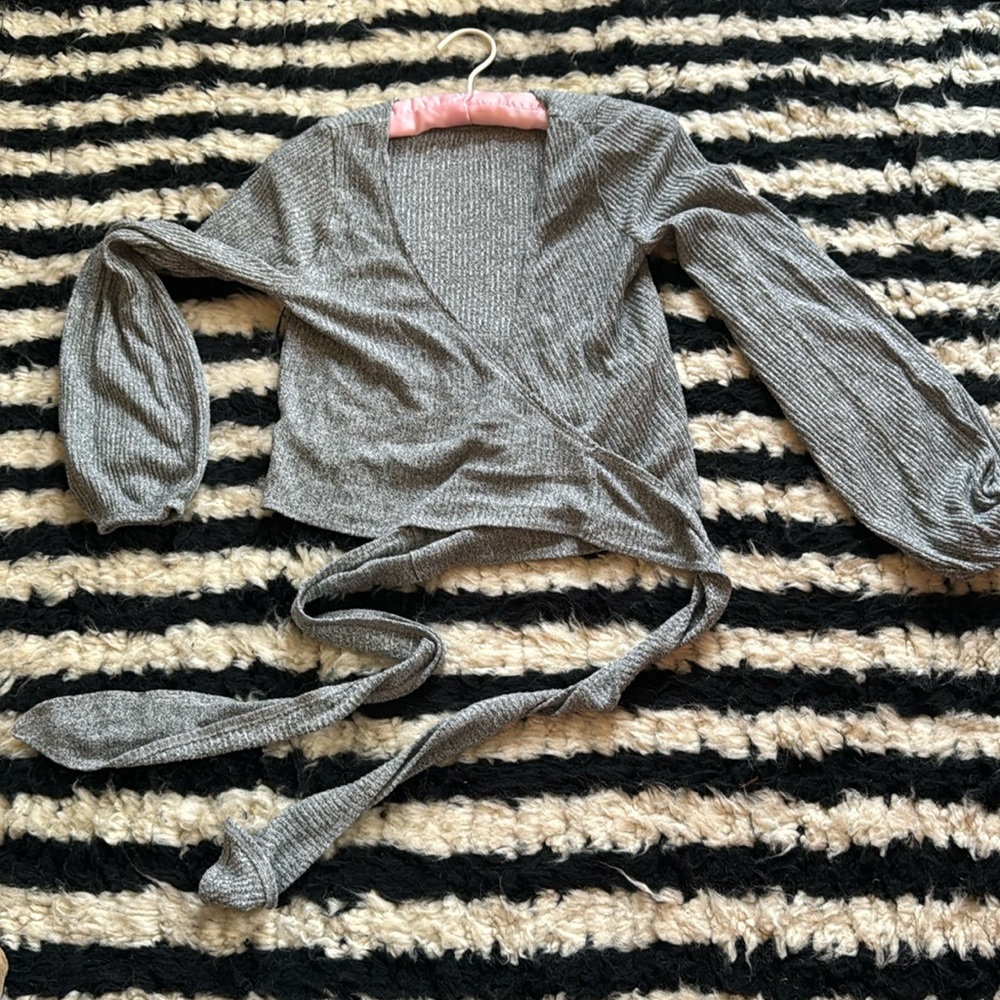 Hollister wrap sweater, gray